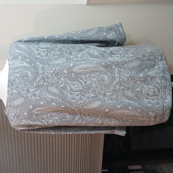 Classic gray graphic design tee with 3/4 sleeves NWOT 🕸 - Picture 6 of 9